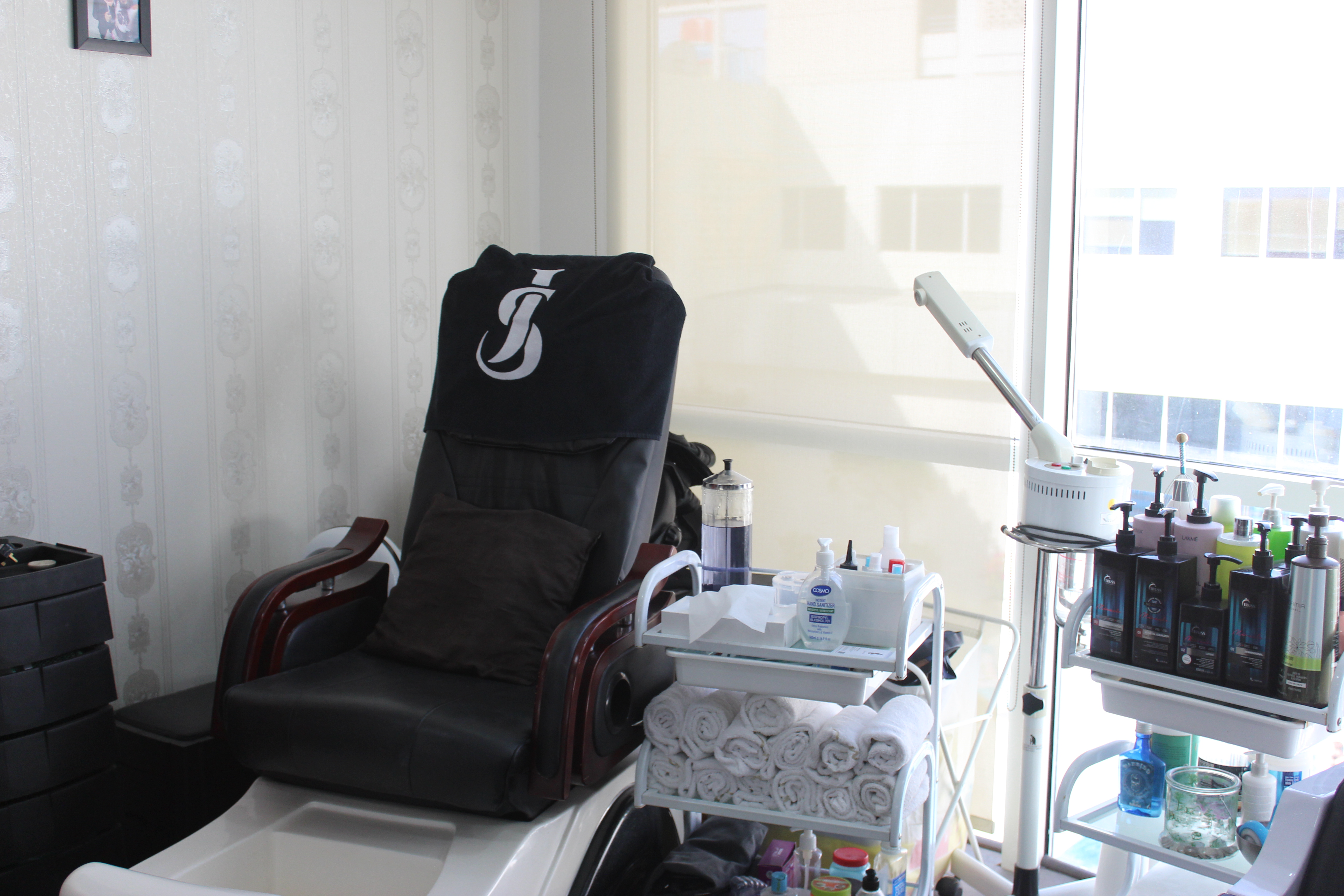Jomni semeeh grooming lounge shop photo 3